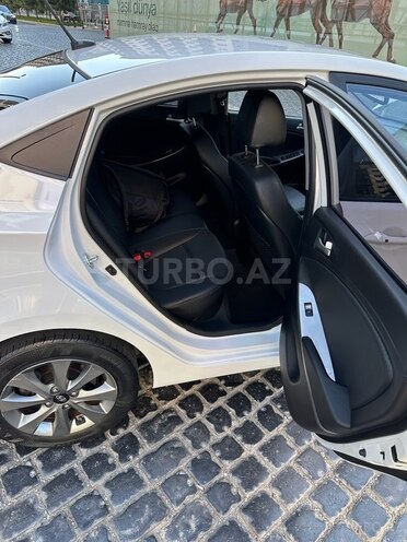 Hyundai Accent-14