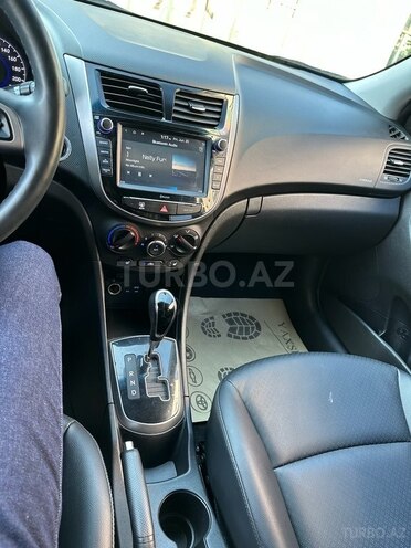 Hyundai Accent-17
