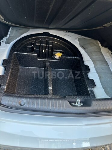 Hyundai Accent-11
