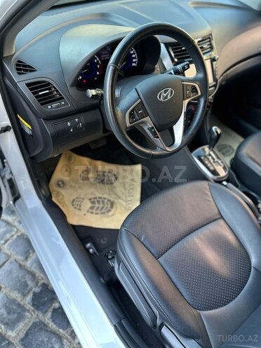 Hyundai Accent-10