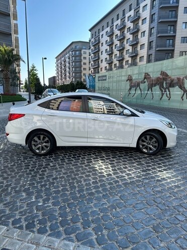 Hyundai Accent-7