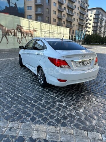 Hyundai Accent-4
