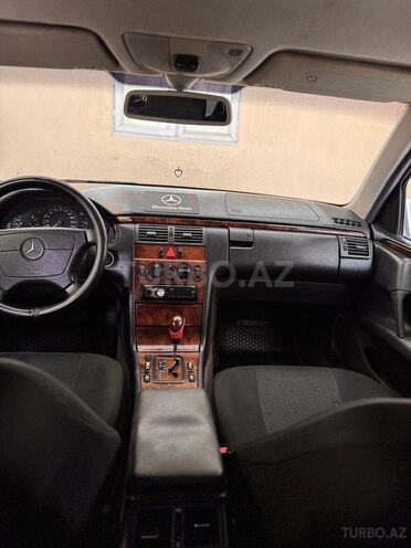 Mercedes E 240 1999, 500,000 km - 2.4 l - Salyan