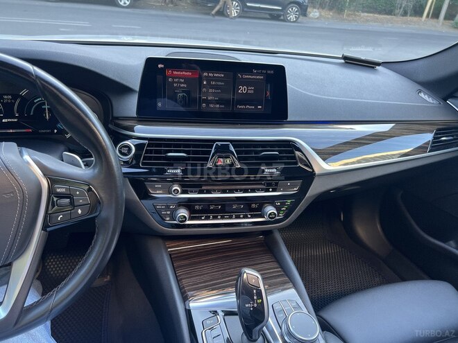 BMW 530e-7