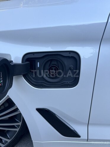 BMW 530e-12