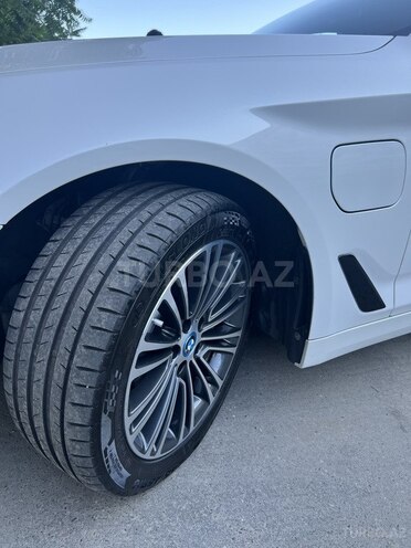 BMW 530e-11