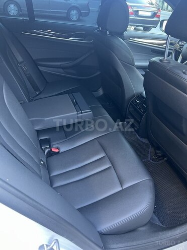 BMW 530e-10