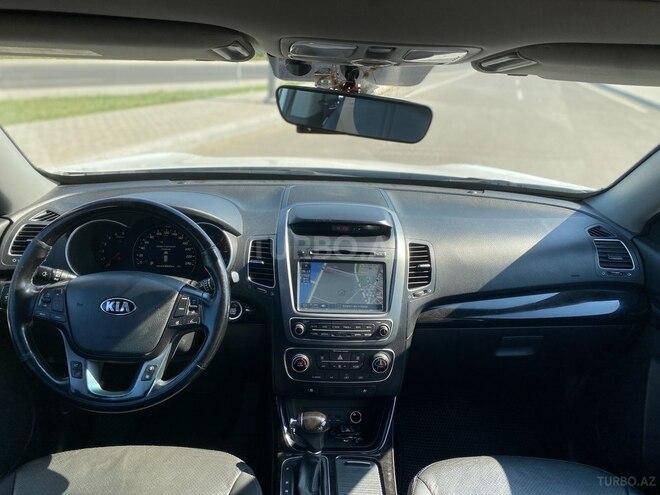 Kia Sorento-12