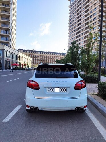 Porsche Cayenne-8