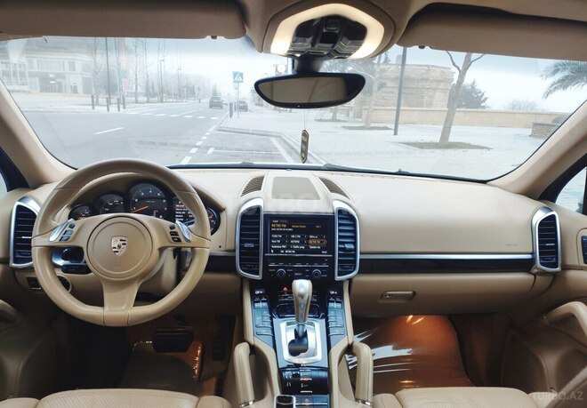 Porsche Cayenne-12