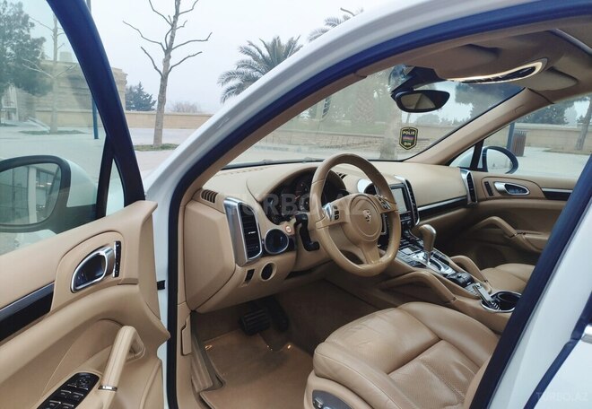 Porsche Cayenne-11