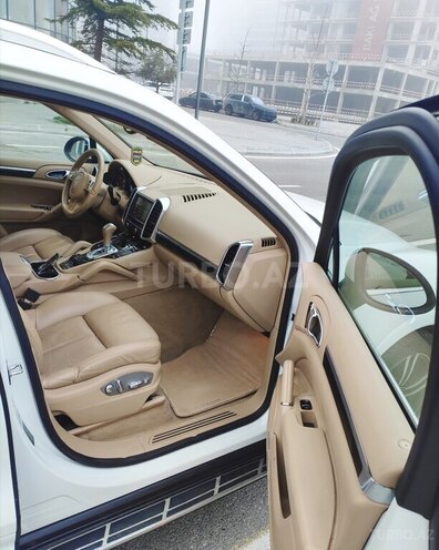 Porsche Cayenne-13