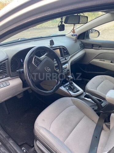 Hyundai Elantra 2016, 273,590 km - 2.0 л - 