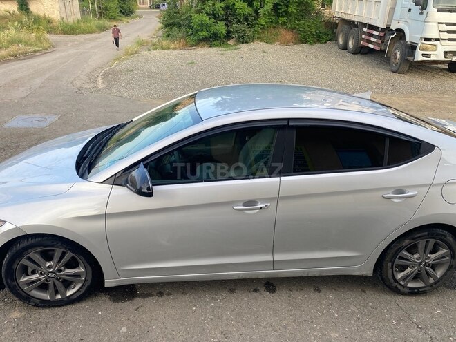 Hyundai Elantra 2016, 273,590 km - 2.0 л - 