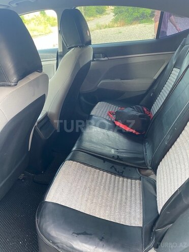 Hyundai Elantra 2016, 273,590 km - 2.0 л - 