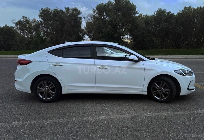 Hyundai Avante 2016, 228,000 km - 1.6 л - Bakı