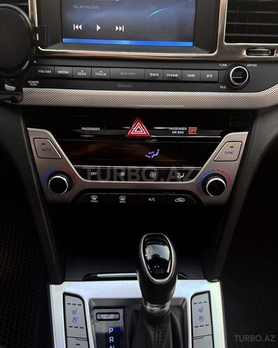 Hyundai Avante 2016, 228,000 km - 1.6 л - Bakı