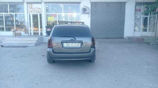 Toyota Corolla 2006, 300,000 km - 1.4 l - Beyləqan