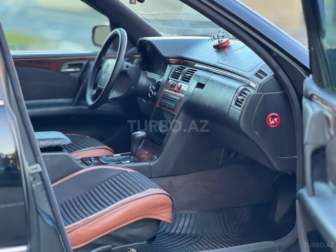 Mercedes E 280 1999, 215,300 km - 2.8 l - Sumqayıt
