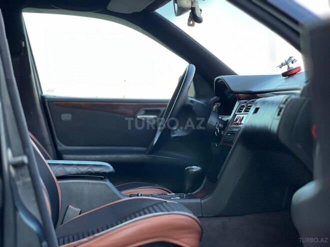 Mercedes E 280 1999, 215,300 km - 2.8 l - Sumqayıt