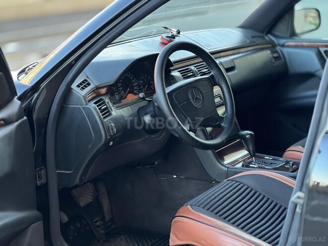 Mercedes E 280 1999, 215,300 km - 2.8 l - Sumqayıt