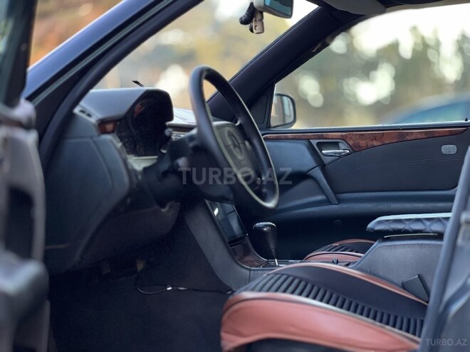Mercedes E 280 1999, 215,300 km - 2.8 l - Sumqayıt