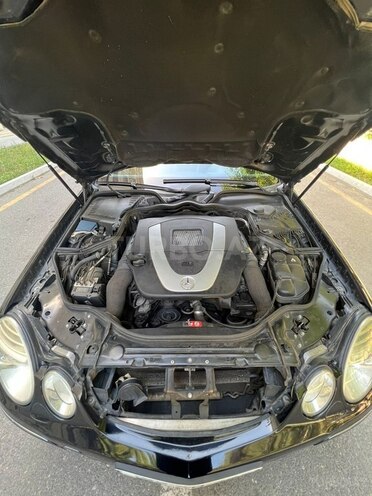 Mercedes E 280-11