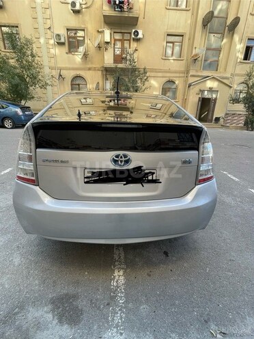 Toyota Prius-4