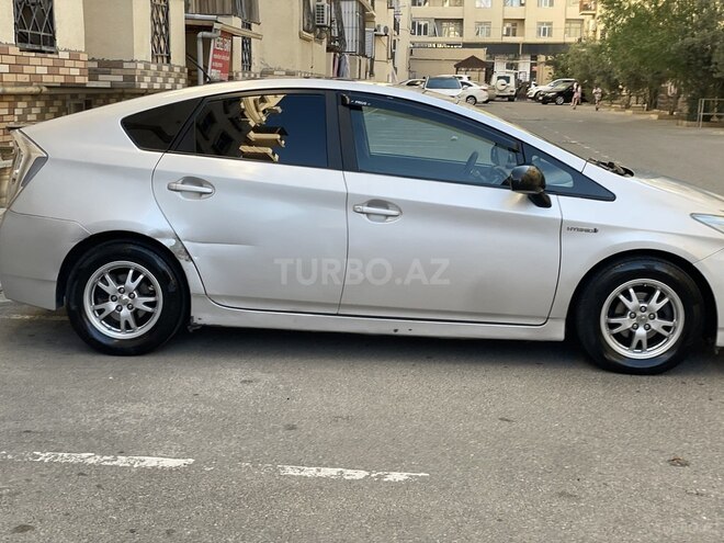 Toyota Prius-3