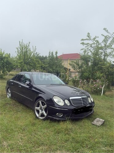 Mercedes E 280-1