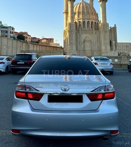 Toyota Camry-5