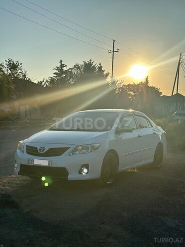Toyota Corolla 2011, 303,000 km - 1.8 л - Bakı