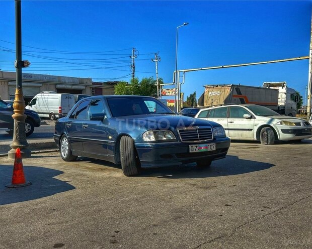Mercedes C 220 d 2000, 426,000 km - 2.2 л - Bakı