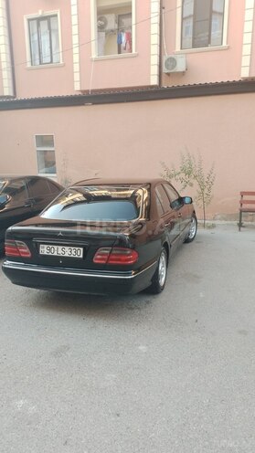 Mercedes E 240 2001, 268,000 km - 2.6 l - Bakı