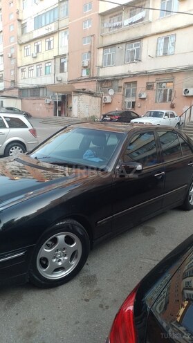 Mercedes E 240 2001, 268,000 km - 2.6 l - Bakı