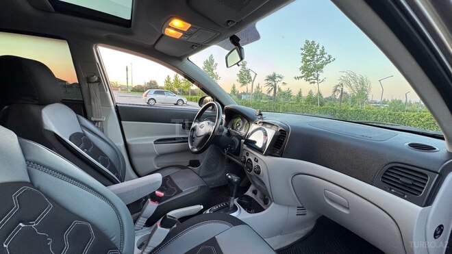 Hyundai Accent 2008, 266,000 km - 1.6 l - Salyan