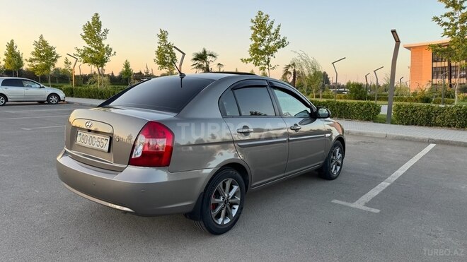 Hyundai Accent 2008, 266,000 km - 1.6 l - Salyan