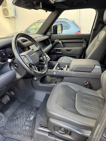 Land Rover Defender-6