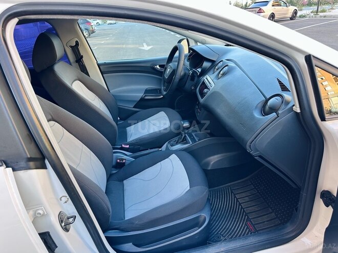 SEAT Ibiza-10