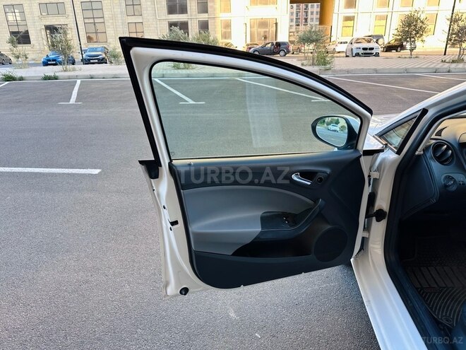 SEAT Ibiza-16