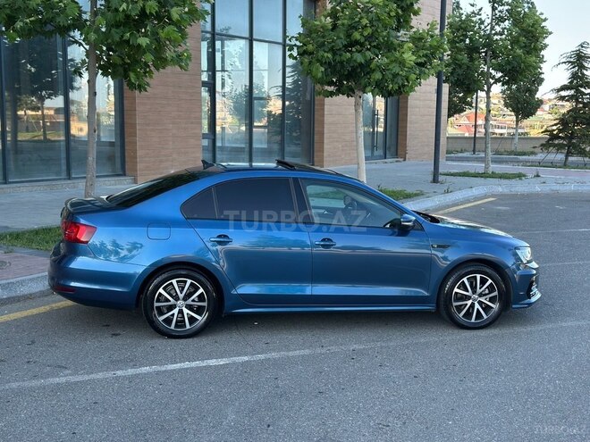 Volkswagen Jetta-4