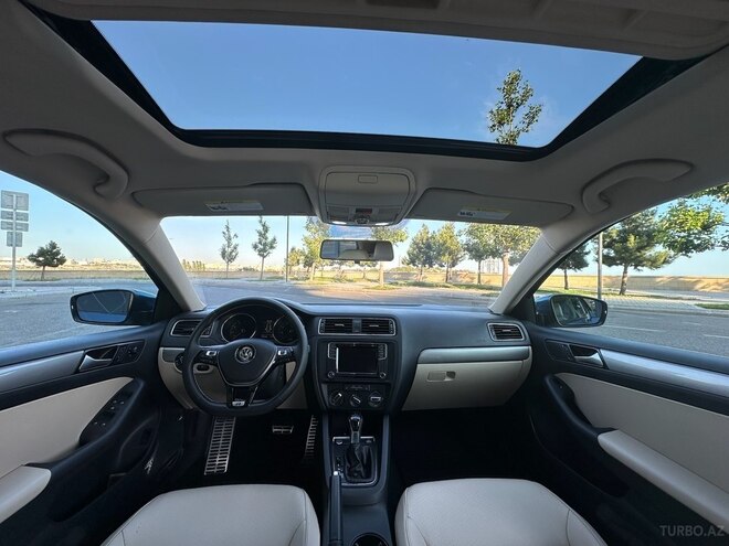 Volkswagen Jetta-12