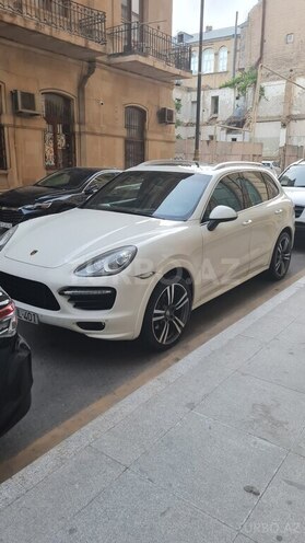 Porsche Cayenne-1