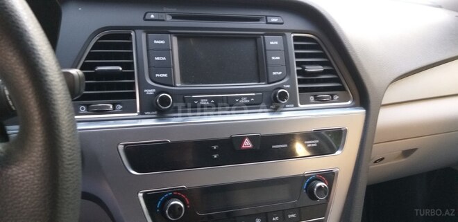 Hyundai Sonata-11