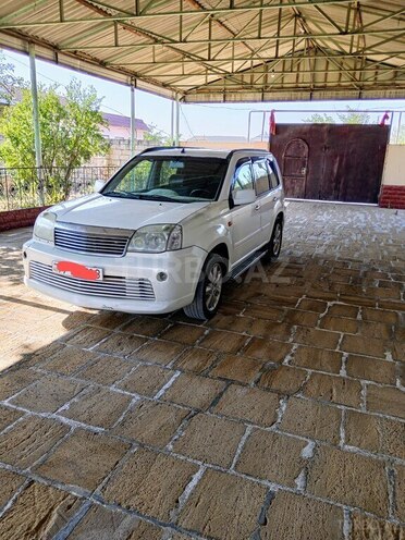 Nissan X-Trail 2002, 310,000 km - 2.0 л - Salyan