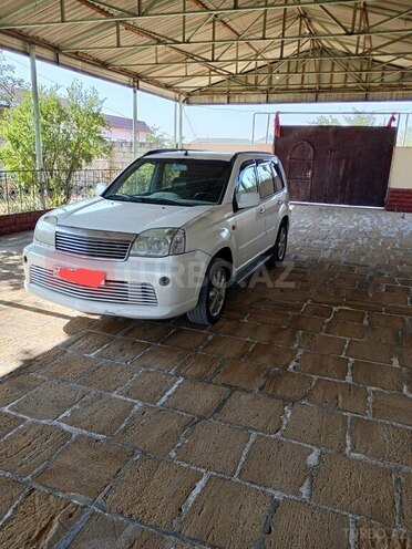 Nissan X-Trail 2002, 310,000 km - 2.0 л - Salyan