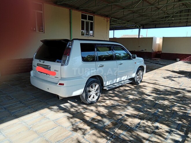 Nissan X-Trail 2002, 310,000 km - 2.0 л - Salyan