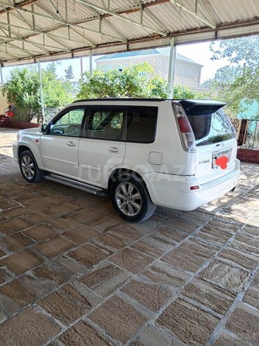 Nissan X-Trail 2002, 310,000 km - 2.0 л - Salyan