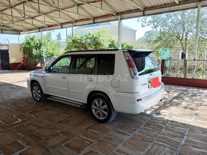 Nissan X-Trail 2002, 310,000 km - 2.0 л - Salyan