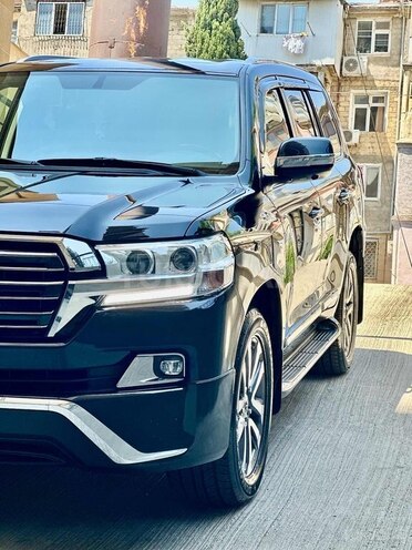 Toyota Land Cruiser-7